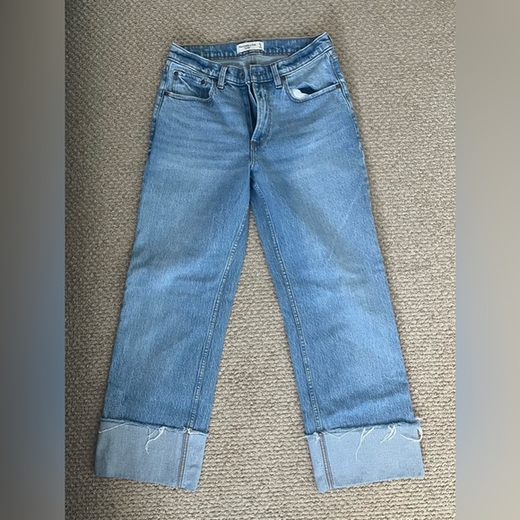 Abercrombie & Fitch Mid Rise Baggy Jean with cuffed hem - Picture 3 of 6